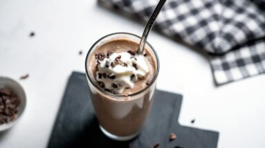 Keto Creamy Chocolate Smoothie Recipe [Fast, Easy, Low-Carb Breakfast]